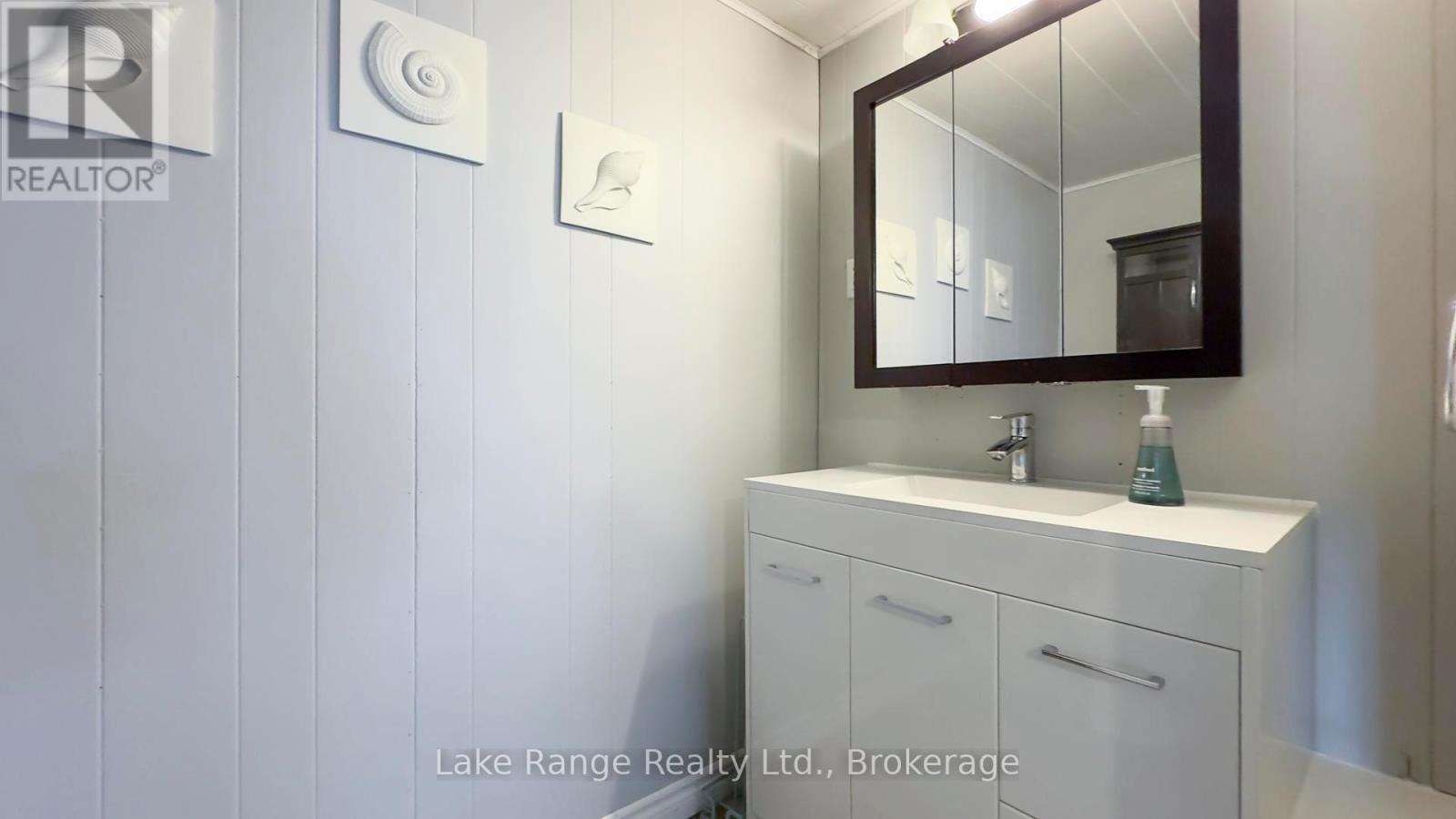 Main floor 2 piece - 2742 Concession 4 Concession, Huron-Kinloss, ON - Photo Showing Bathroom