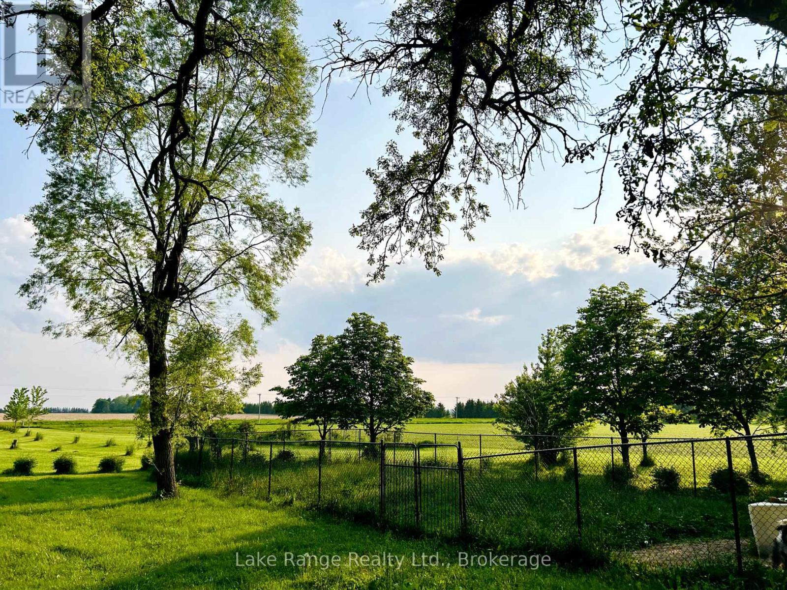 Front yard / Dog run - 2742 Concession 4 Concession, Huron-Kinloss, ON - Outdoor