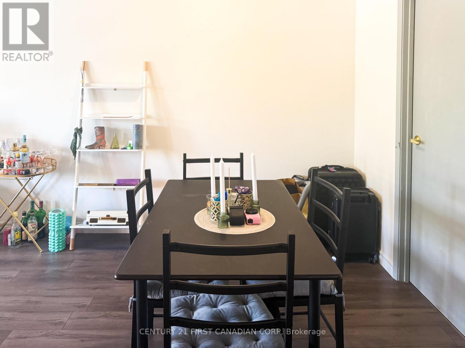 215 - 15 Jacksway Crescent, London North (North G), ON - Indoor Photo Showing Dining Room