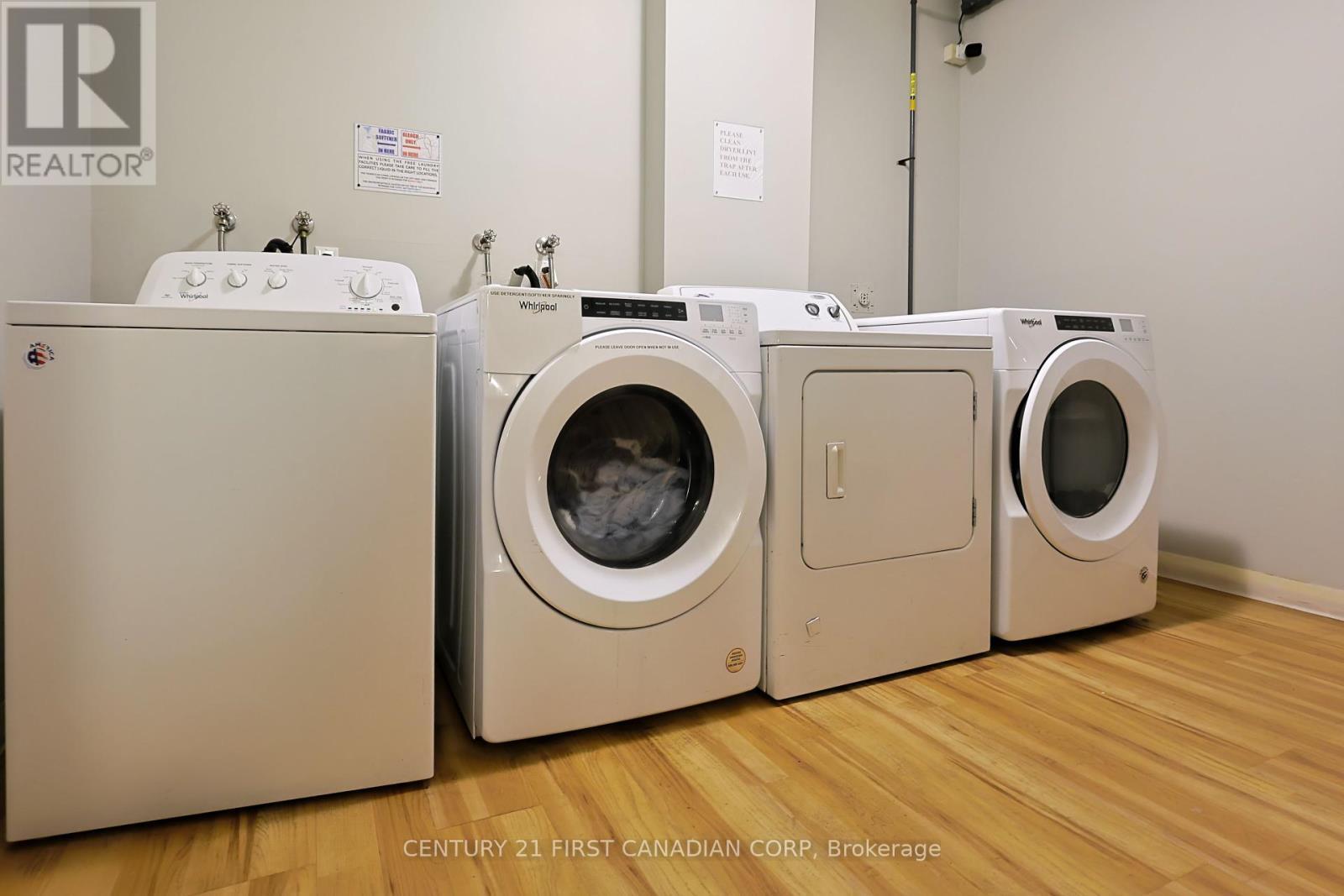 215 - 15 Jacksway Crescent, London North (North G), ON - Indoor Photo Showing Laundry Room
