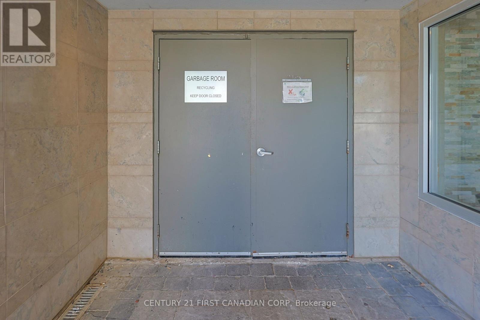 215 - 15 Jacksway Crescent, London North (North G), ON - Indoor