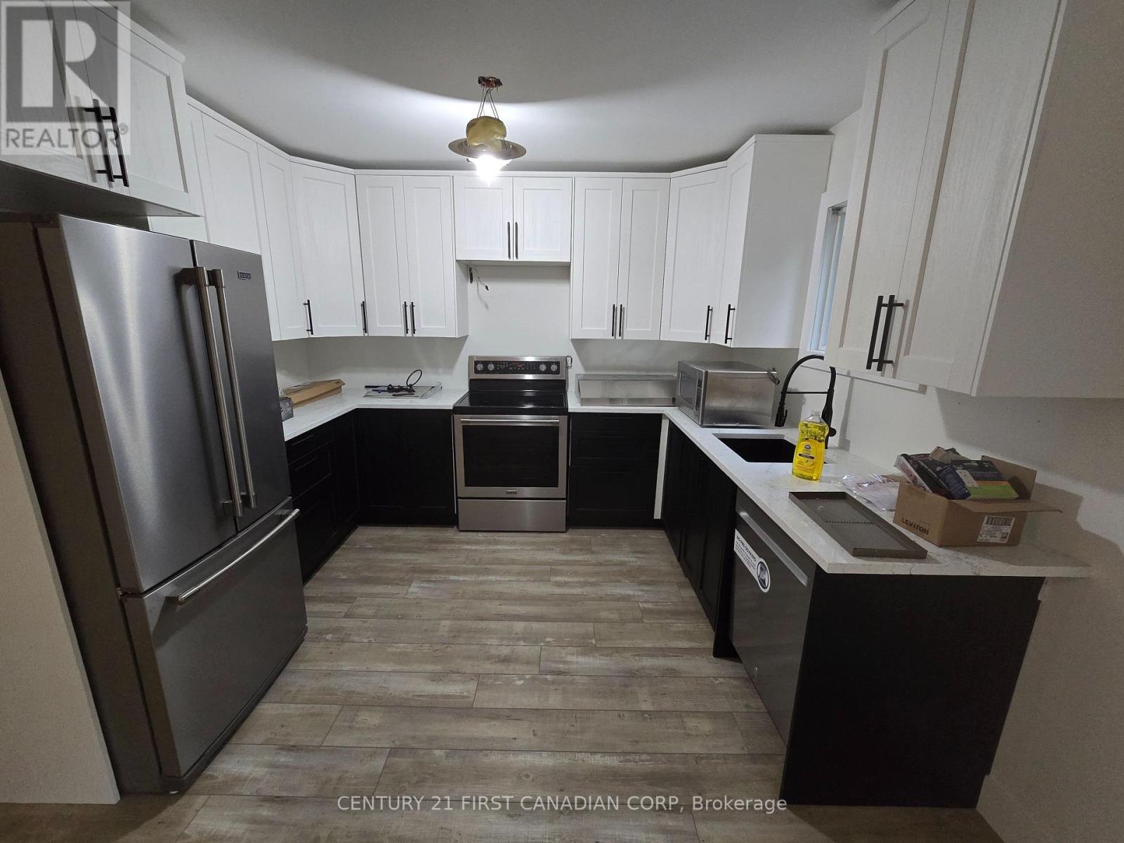 1 - 1294 Byron Baseline Road, London South (South K), ON - Indoor Photo Showing Kitchen With Upgraded Kitchen