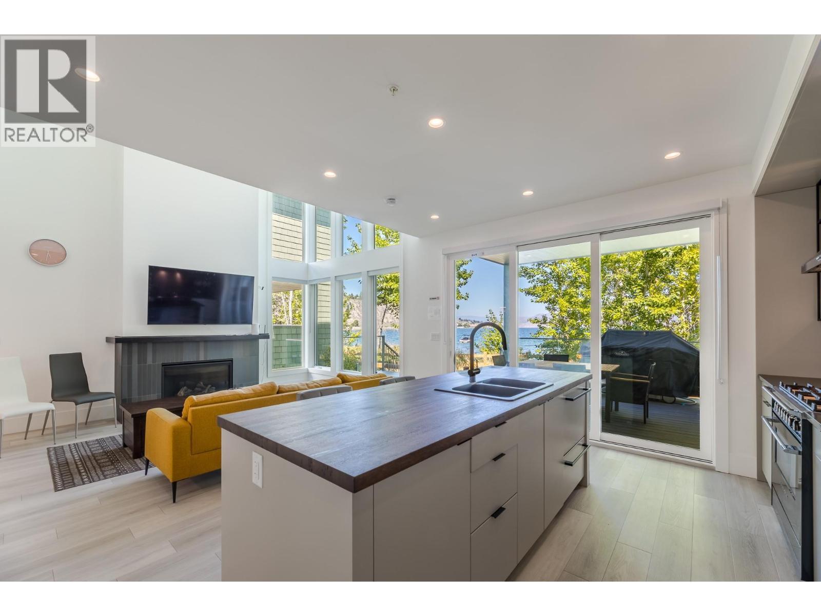 3240 Landry Crescent, Summerland, BC - Indoor Photo Showing Kitchen With Double Sink