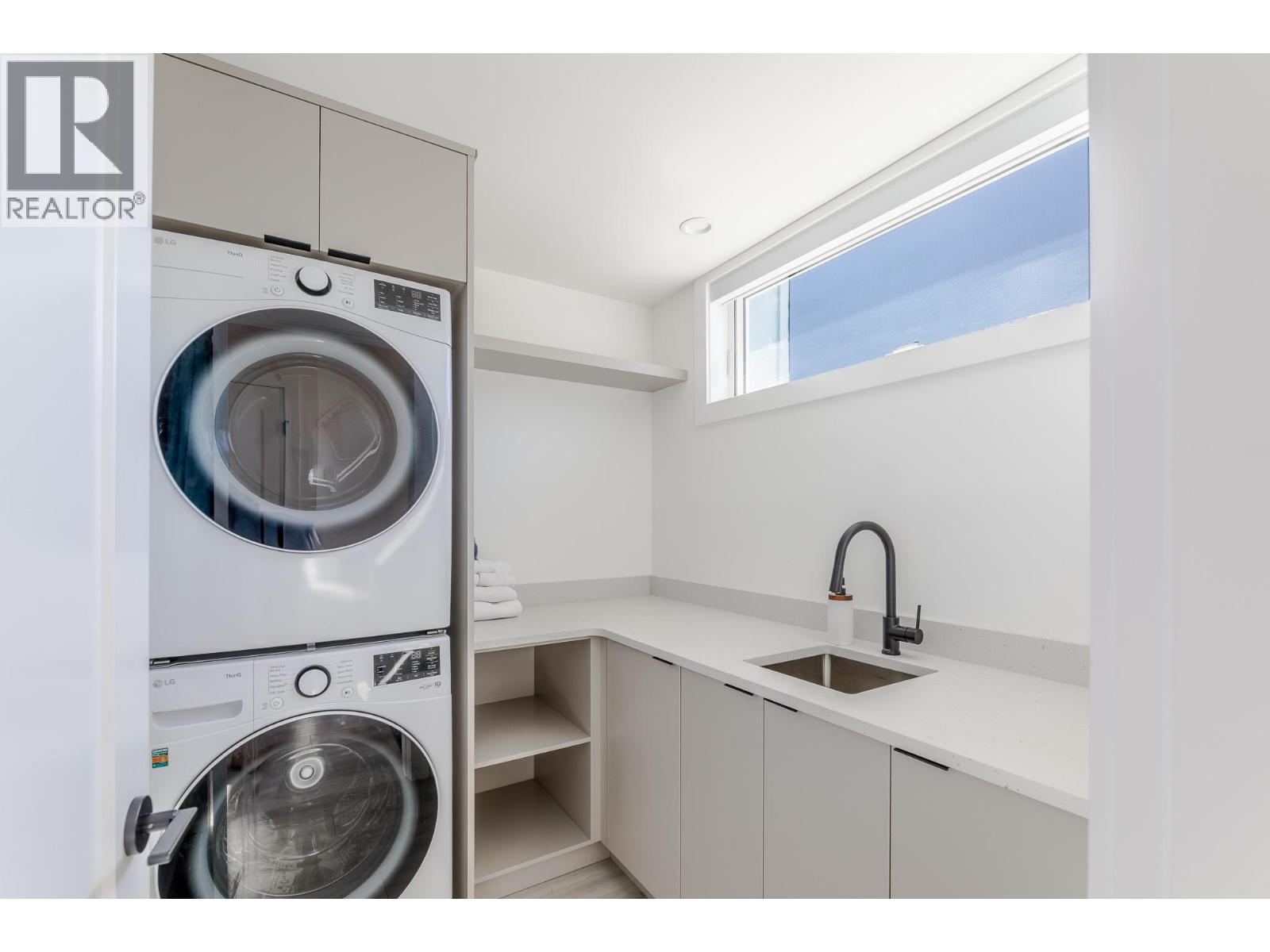 3240 Landry Crescent, Summerland, BC - Indoor Photo Showing Laundry Room