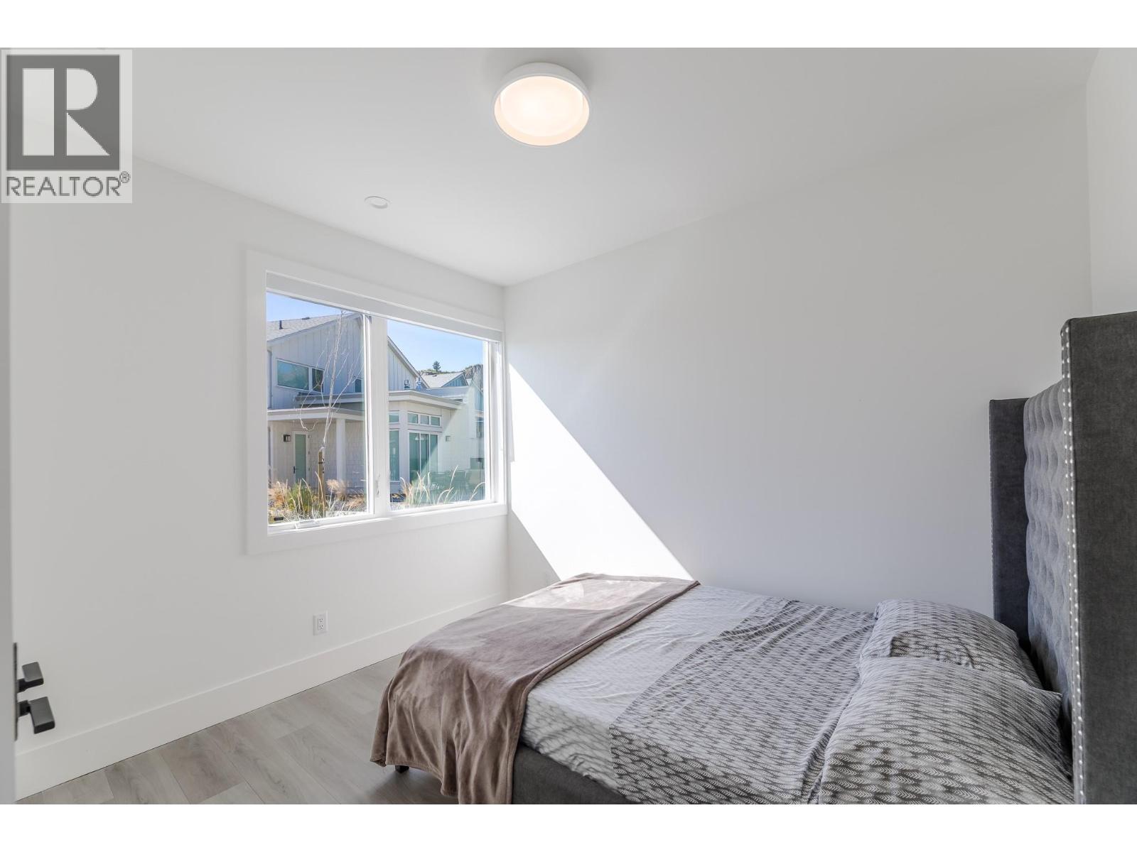 3240 Landry Crescent, Summerland, BC - Indoor Photo Showing Bedroom