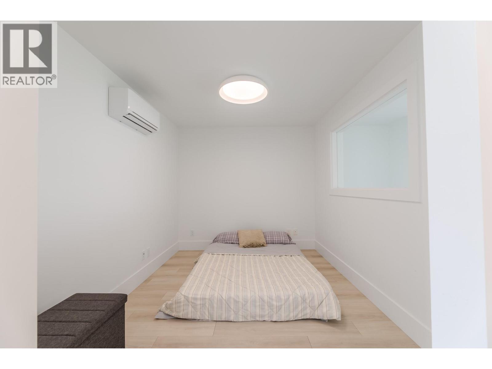 3240 Landry Crescent, Summerland, BC - Indoor Photo Showing Bedroom