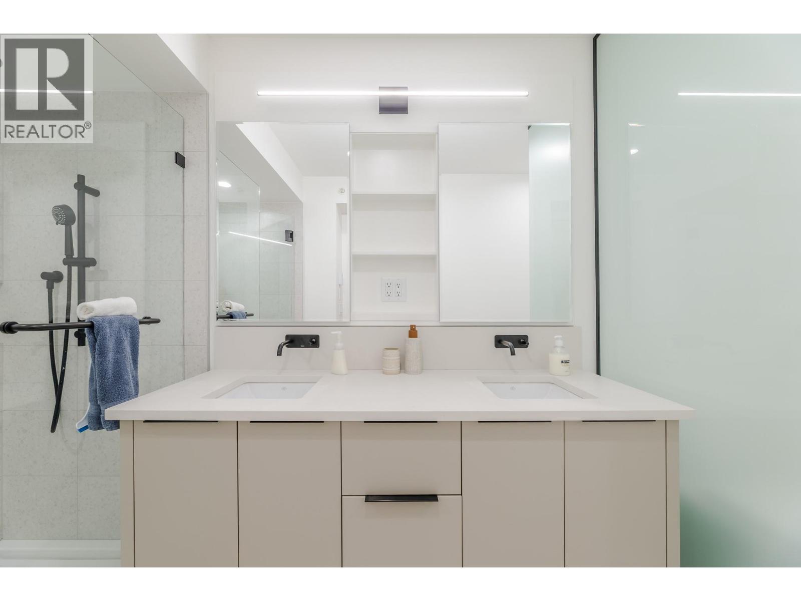 3240 Landry Crescent, Summerland, BC - Indoor Photo Showing Bathroom