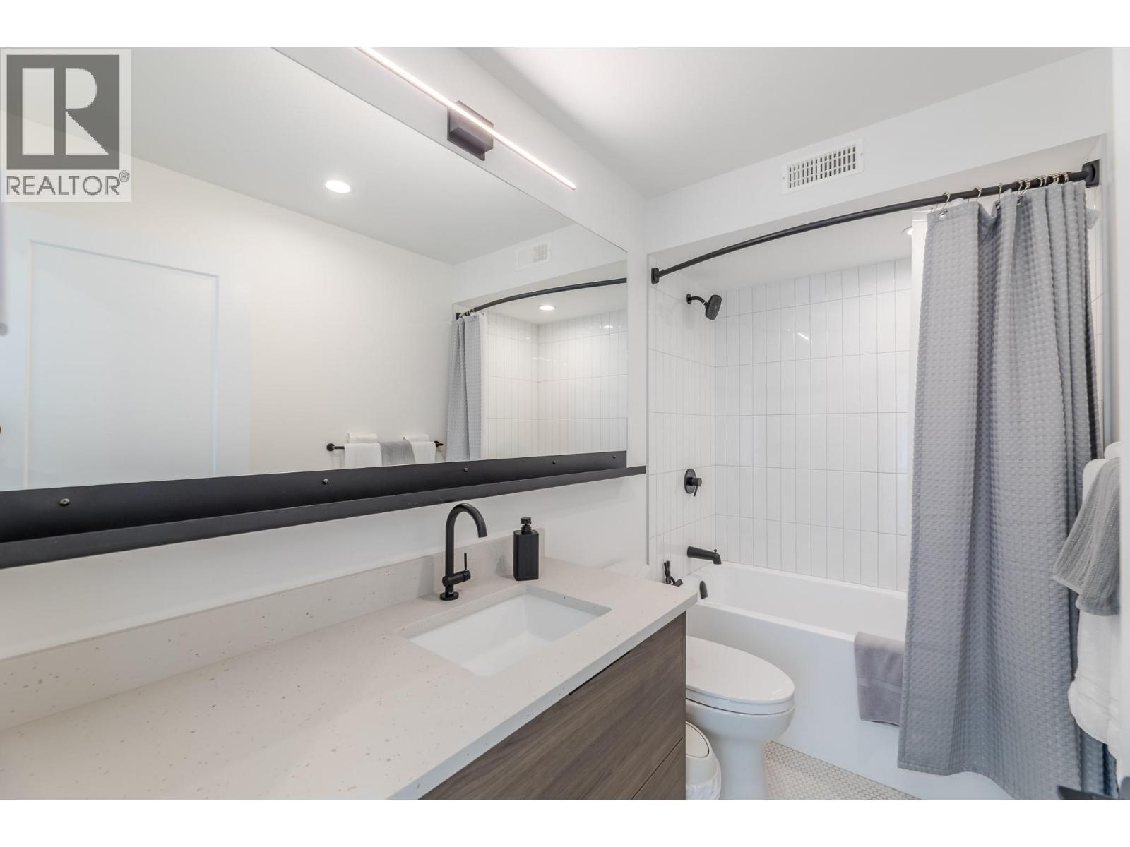 3240 Landry Crescent, Summerland, BC - Indoor Photo Showing Bathroom