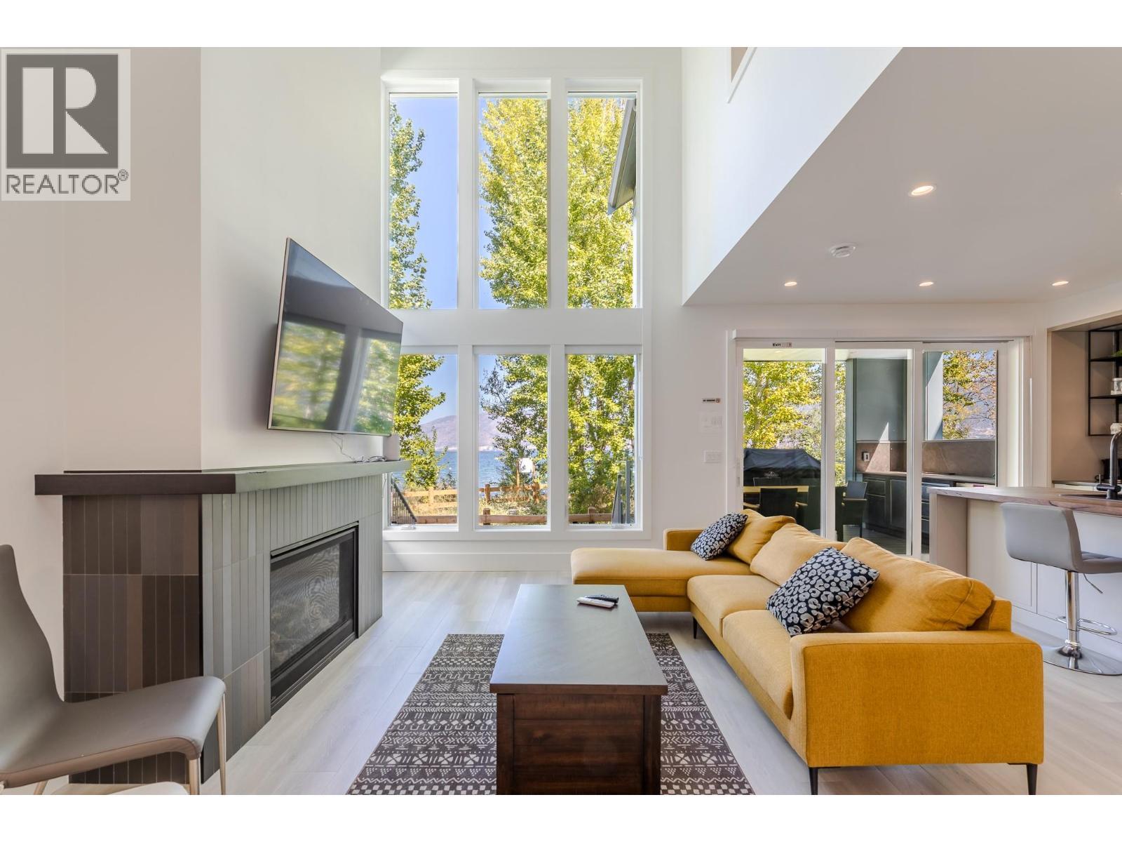 3240 Landry Crescent, Summerland, BC - Indoor Photo Showing Living Room With Fireplace