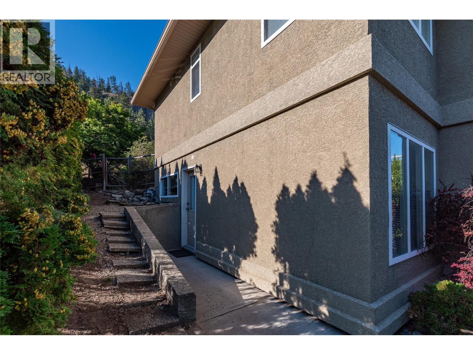 PRIVATE ENTRY - To 1BR+Den In-Law Suite - 3065 Lakeview Cove Road, West Kelowna, BC - Outdoor