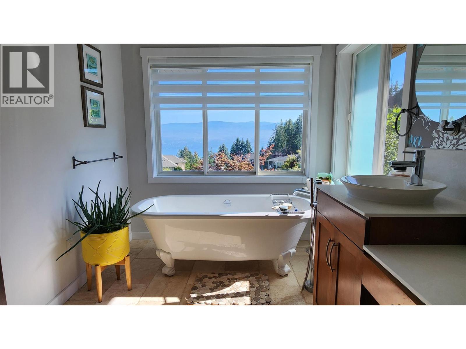 MAIN FLOOR - Ensuite Bath - 3065 Lakeview Cove Road, West Kelowna, BC - Indoor