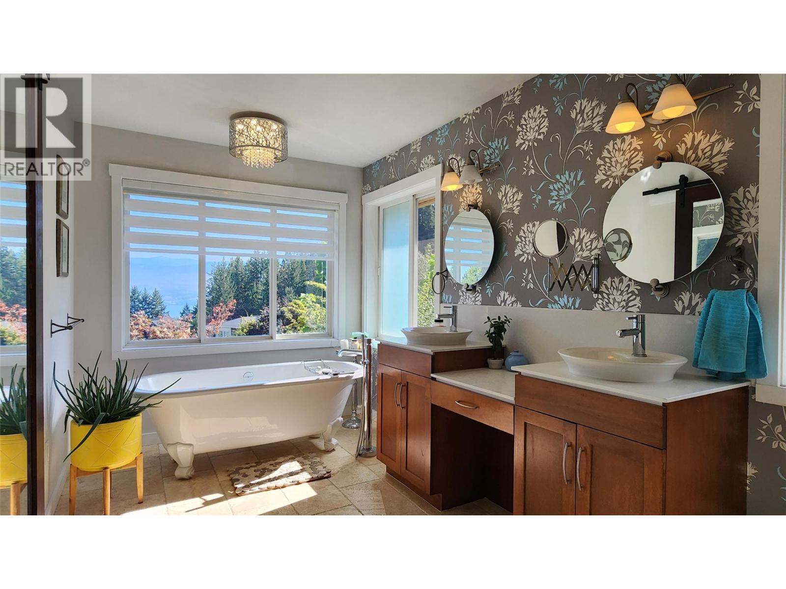 MAIN FLOOR - Ensuite Bath - 3065 Lakeview Cove Road, West Kelowna, BC - Indoor Photo Showing Bathroom