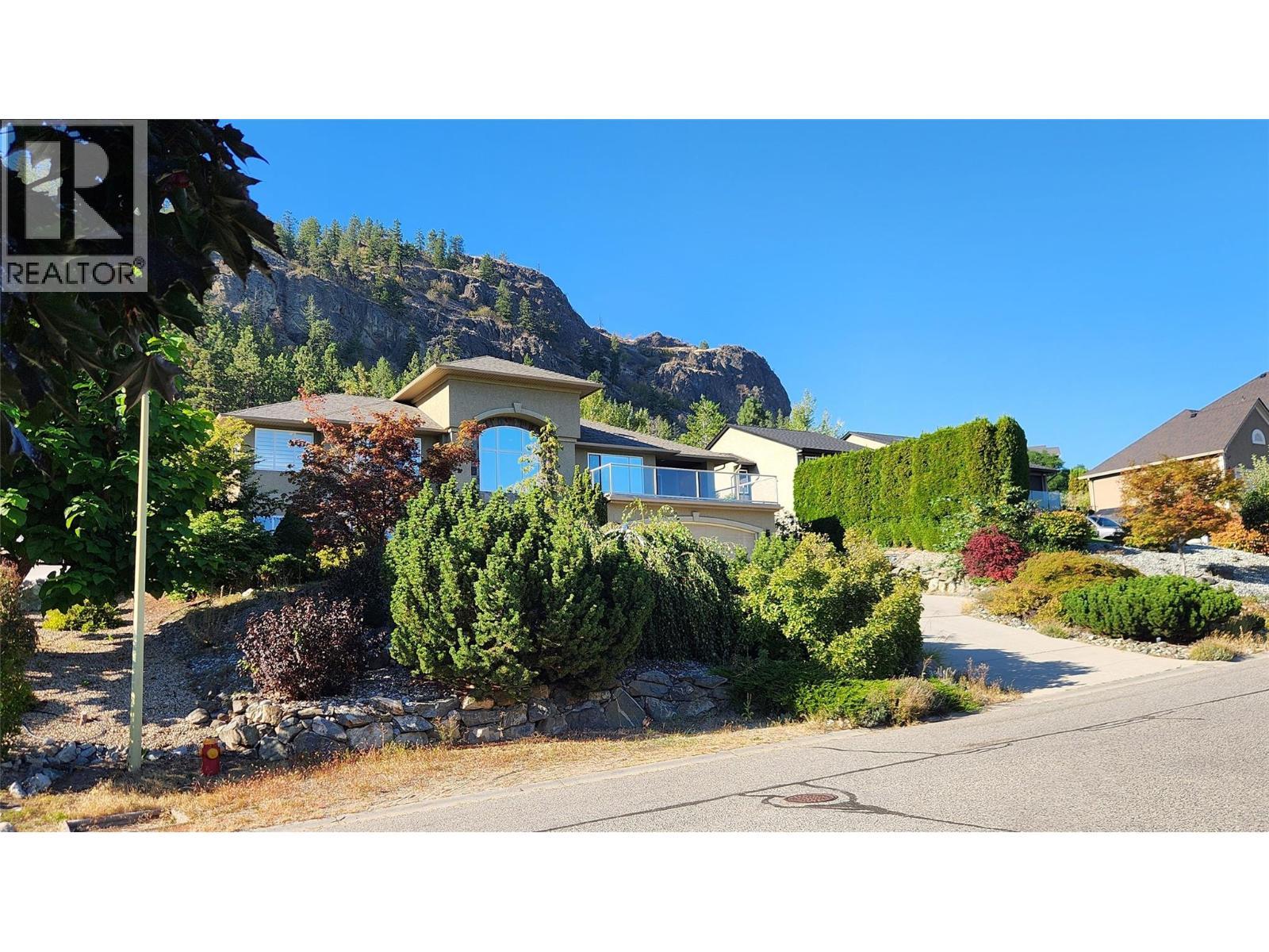 FRONT FACADE - With Extra Off-Street Parking on Roadway - 3065 Lakeview Cove Road, West Kelowna, BC - Outdoor