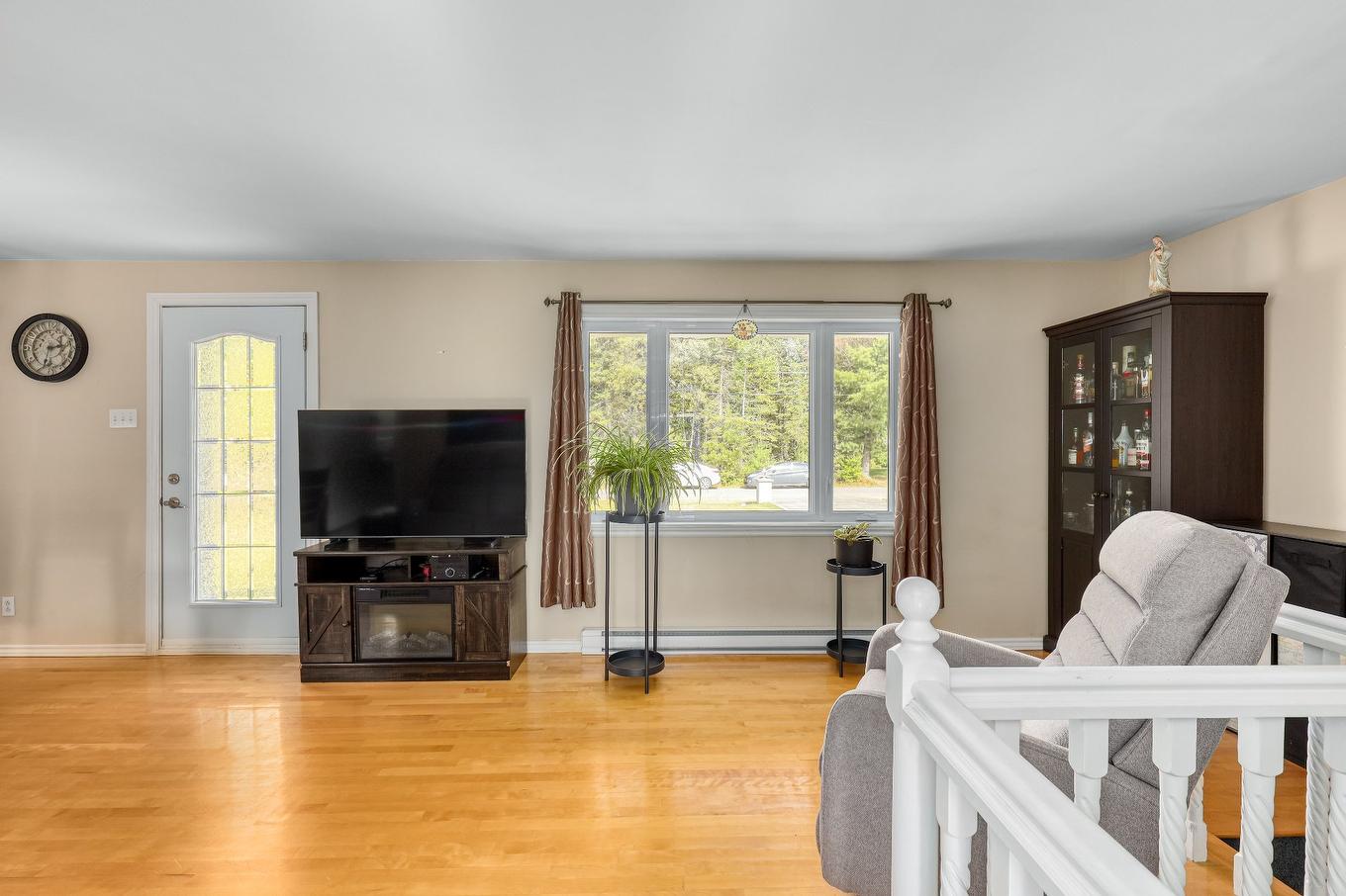 Salon - 161 Rue St-Paul, Saint-Côme, QC - Indoor Photo Showing Living Room