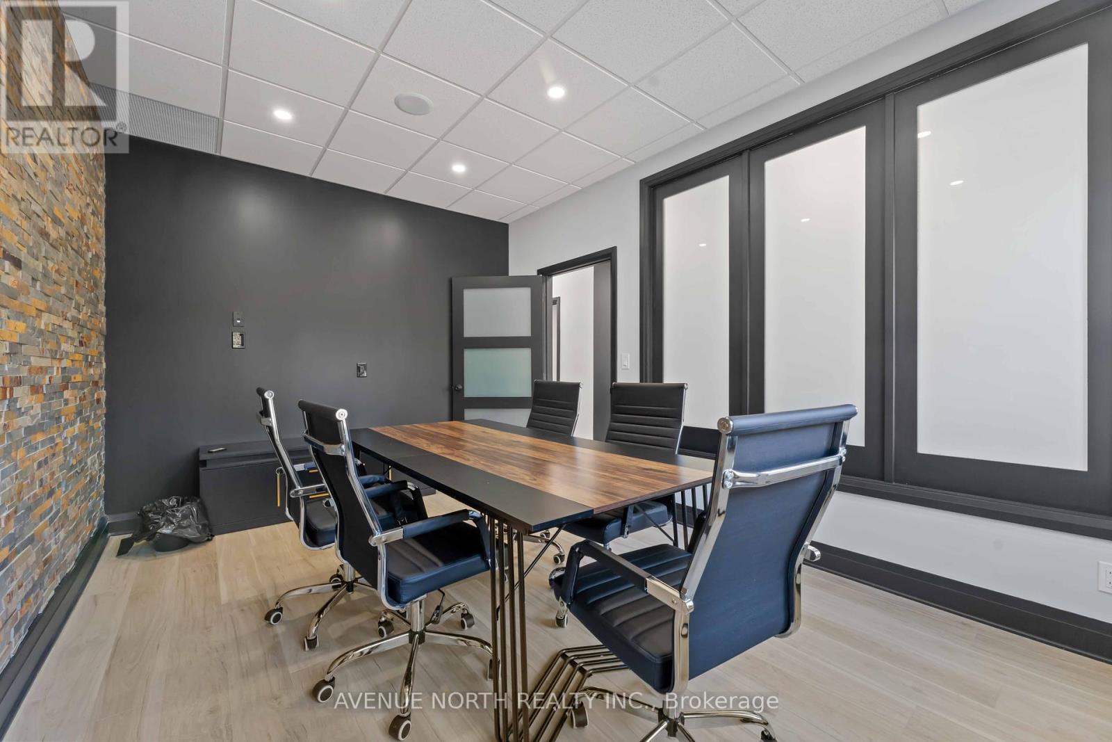 A1 - 2285 St. Laurent Boulevard, Ottawa, ON