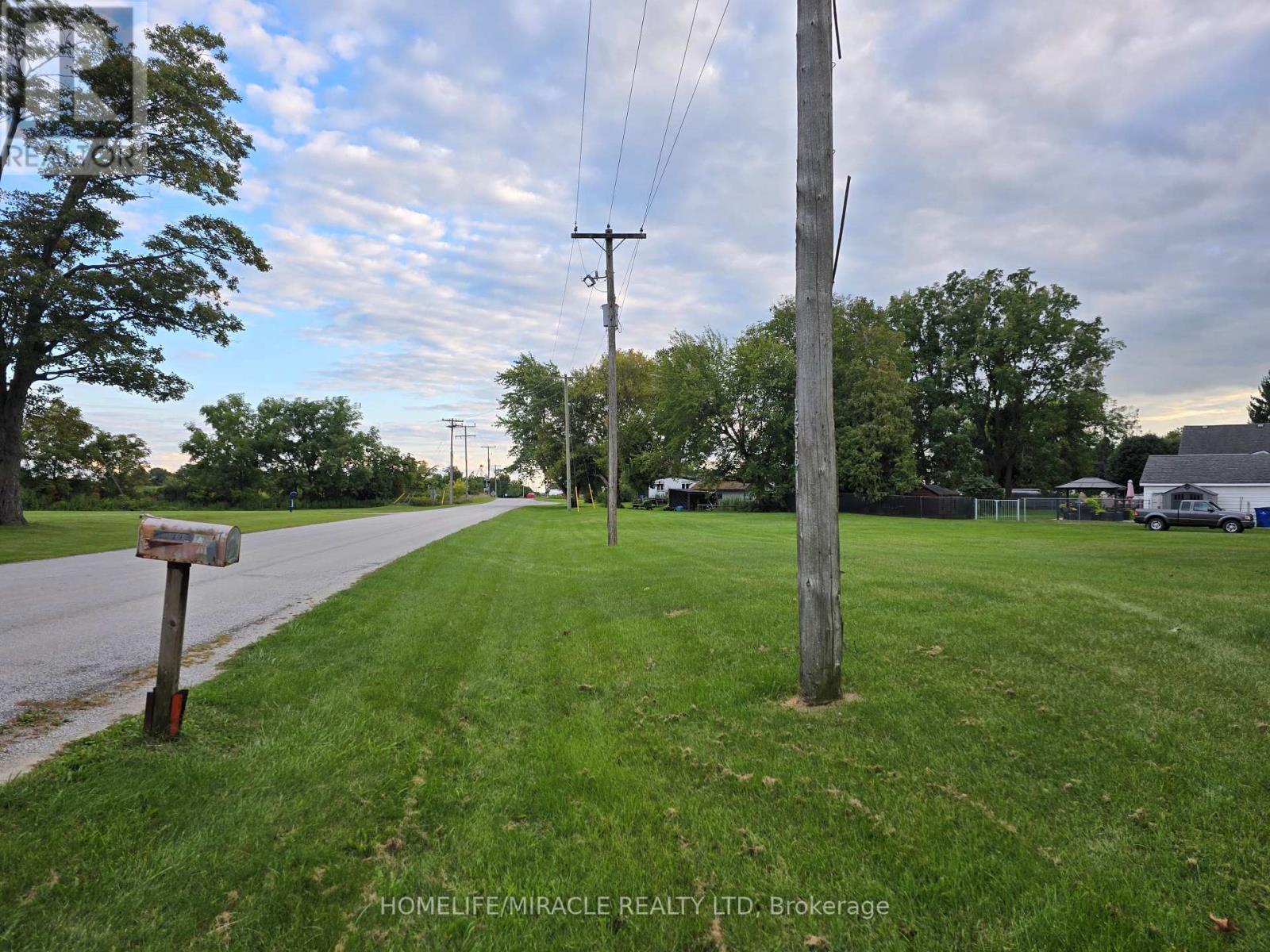 000 Oak Street, Chatham-Kent, ON