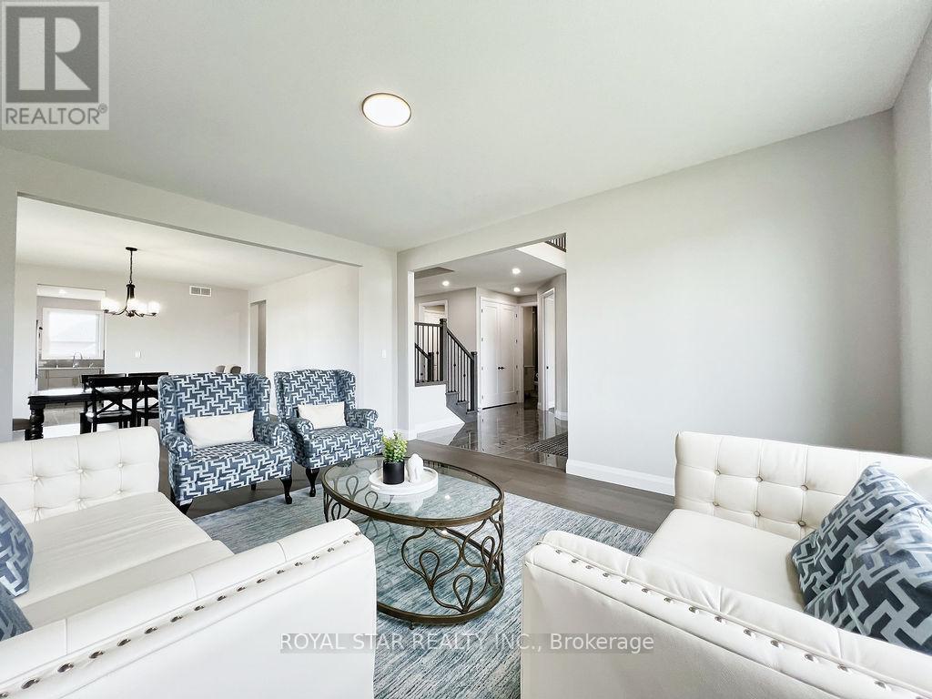 38 Charles Currie Crescent, Erin, ON - Indoor Photo Showing Living Room