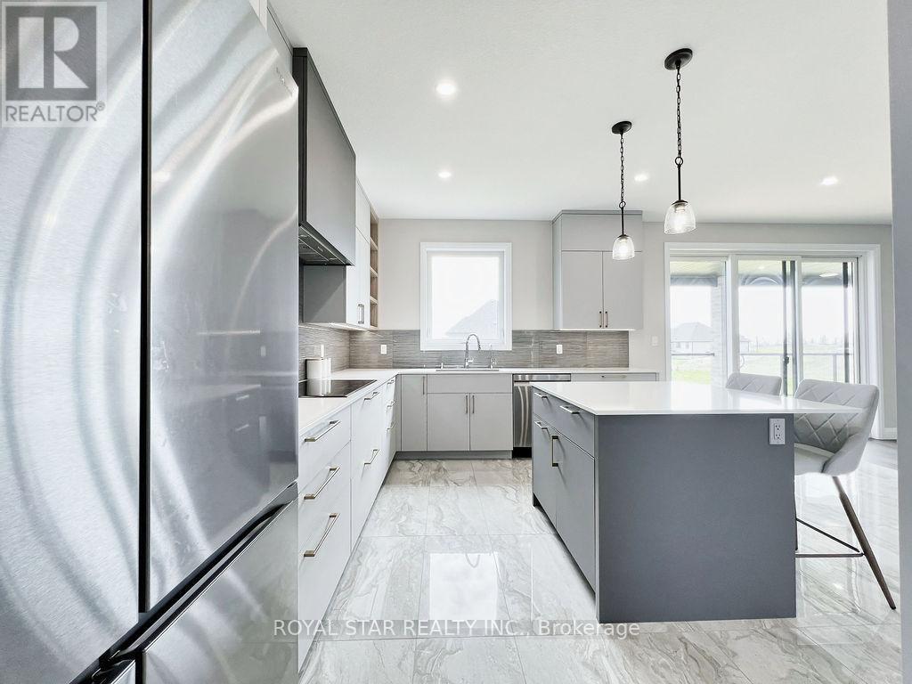 38 Charles Currie Crescent, Erin, ON - Indoor Photo Showing Kitchen With Upgraded Kitchen