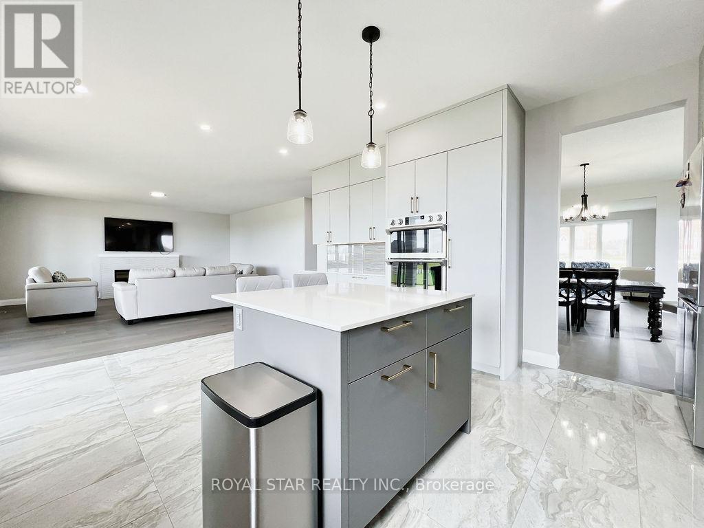 38 Charles Currie Crescent, Erin, ON - Indoor Photo Showing Kitchen