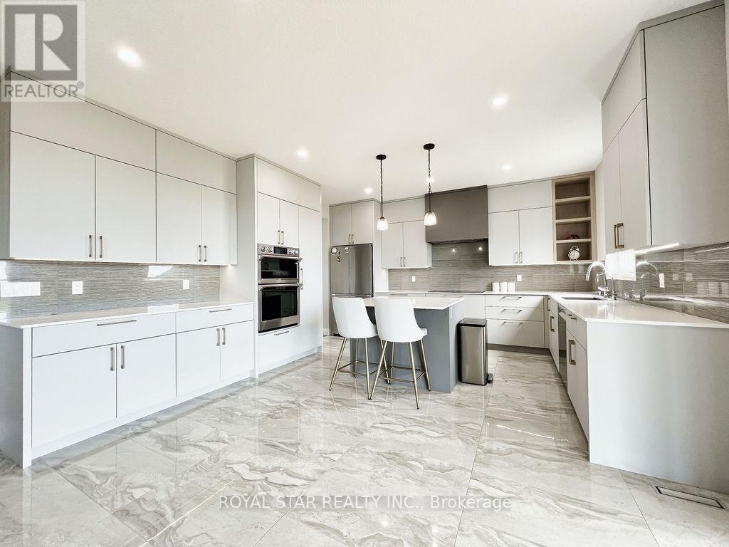 38 Charles Currie Crescent, Erin, ON - Indoor Photo Showing Kitchen With Upgraded Kitchen