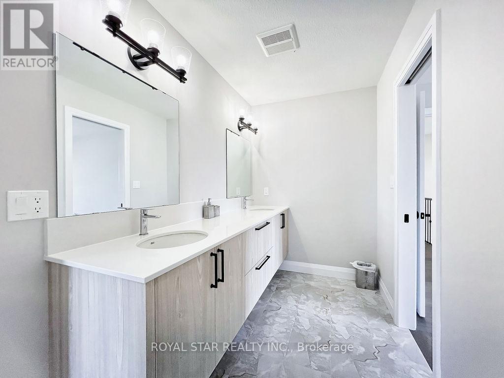 38 Charles Currie Crescent, Erin, ON - Indoor Photo Showing Bathroom