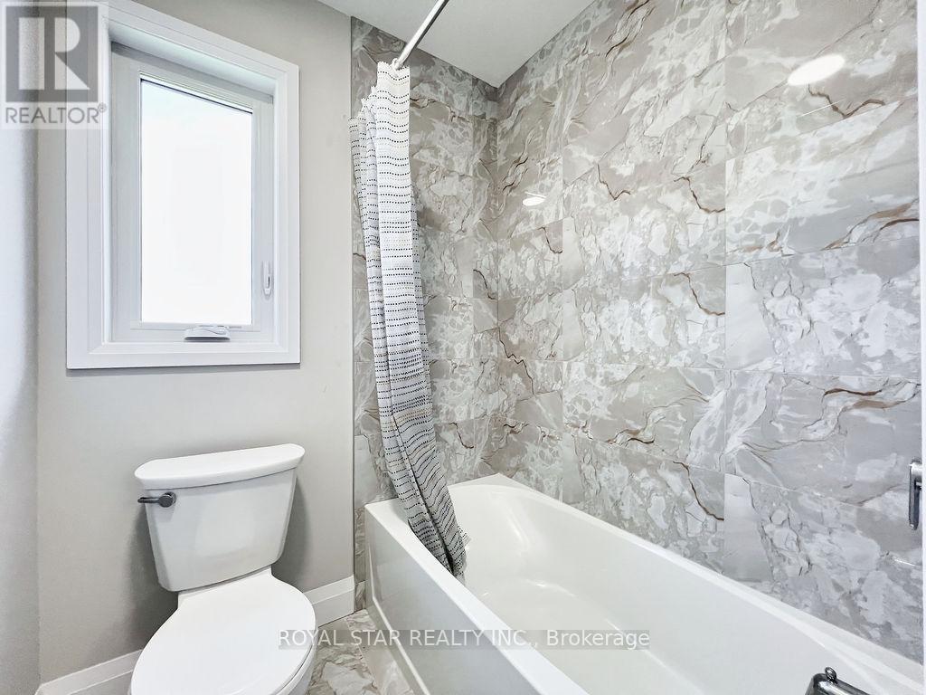 38 Charles Currie Crescent, Erin, ON - Indoor Photo Showing Bathroom