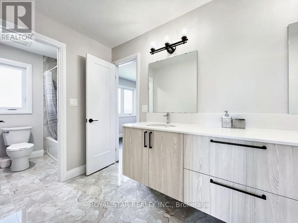 38 Charles Currie Crescent, Erin, ON - Indoor Photo Showing Bathroom