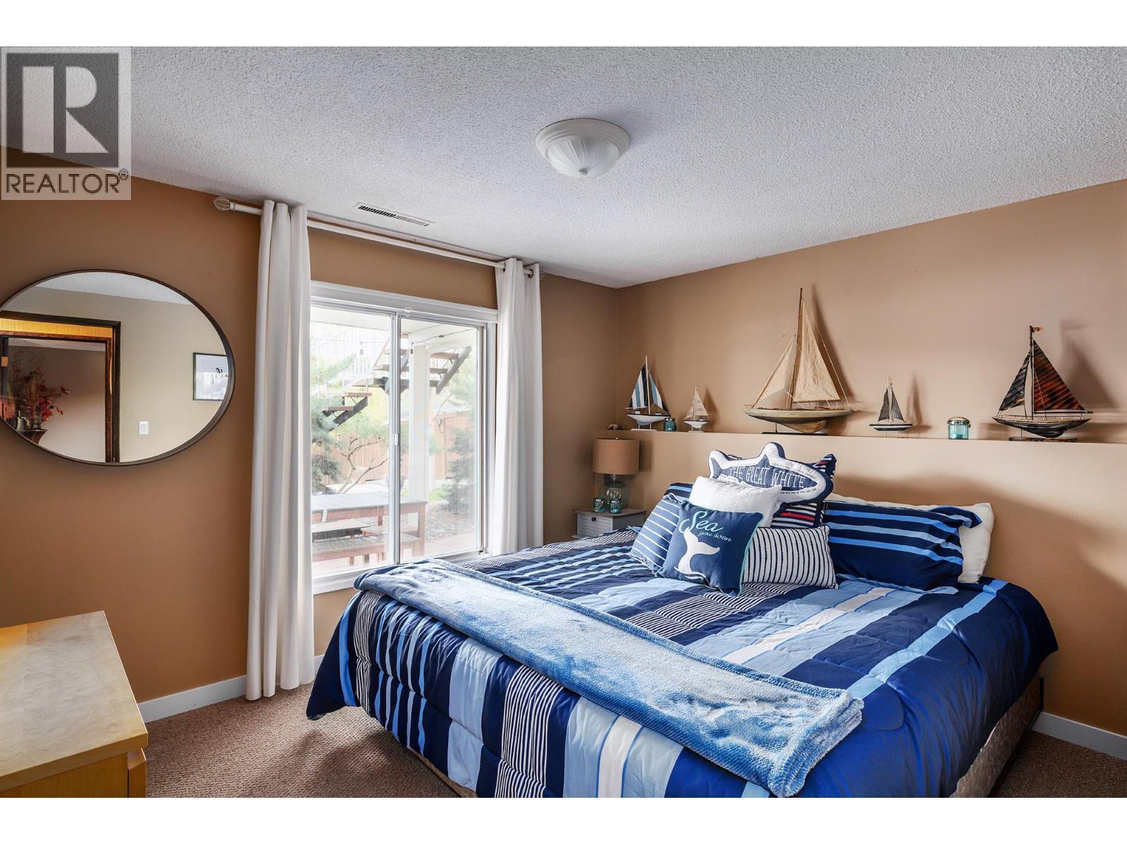 8291 Okanagan Landing Road, Vernon, BC - Indoor Photo Showing Bedroom
