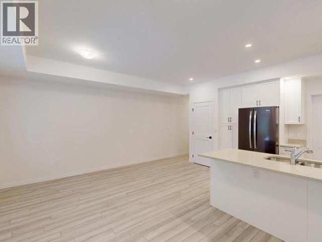12-6730 Cranberry Street, Powell River, BC - Indoor Photo Showing Kitchen With Double Sink