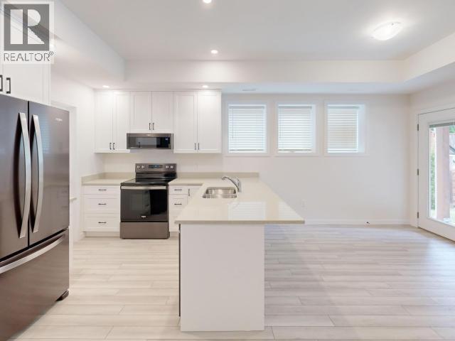 12-6730 Cranberry Street, Powell River, BC - Indoor Photo Showing Kitchen