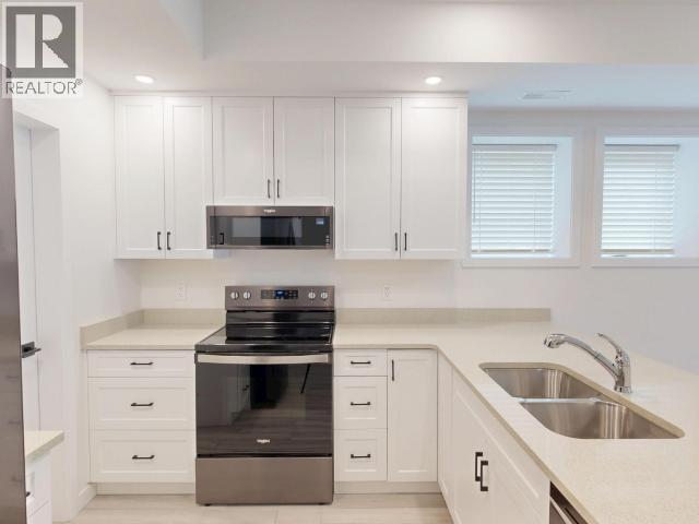 12-6730 Cranberry Street, Powell River, BC - Indoor Photo Showing Kitchen With Double Sink
