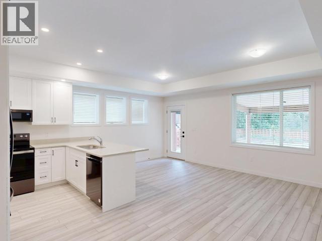 12-6730 Cranberry Street, Powell River, BC - Indoor Photo Showing Kitchen