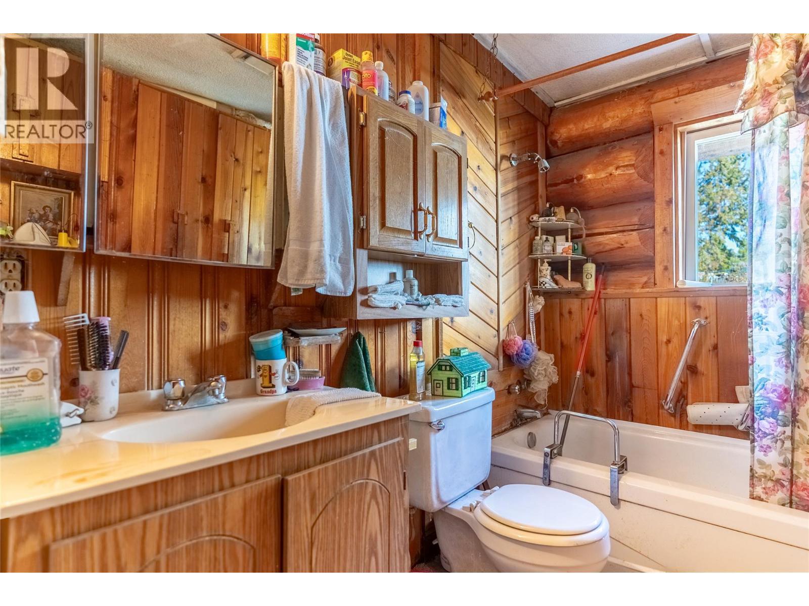 4208 North Road, Ashcroft, BC - Indoor Photo Showing Bathroom