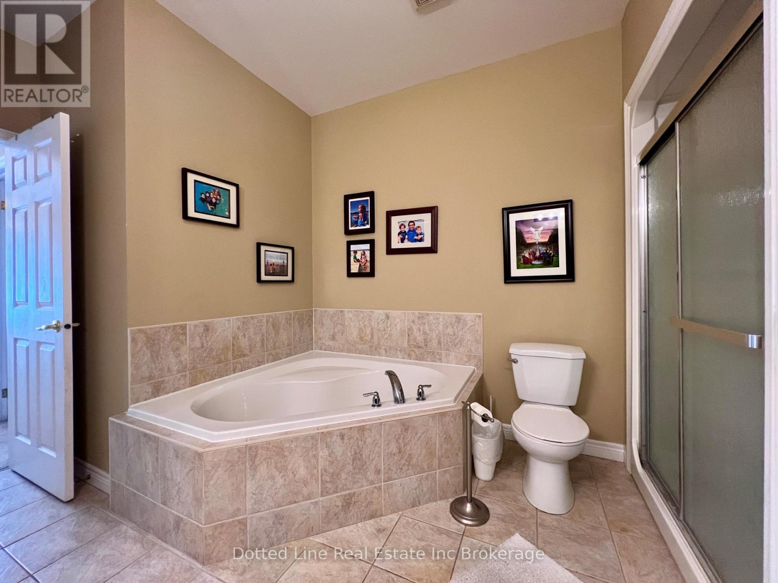 11 - 500 Lakeview Drive, Woodstock (Woodstock - North), ON - Indoor Photo Showing Bathroom