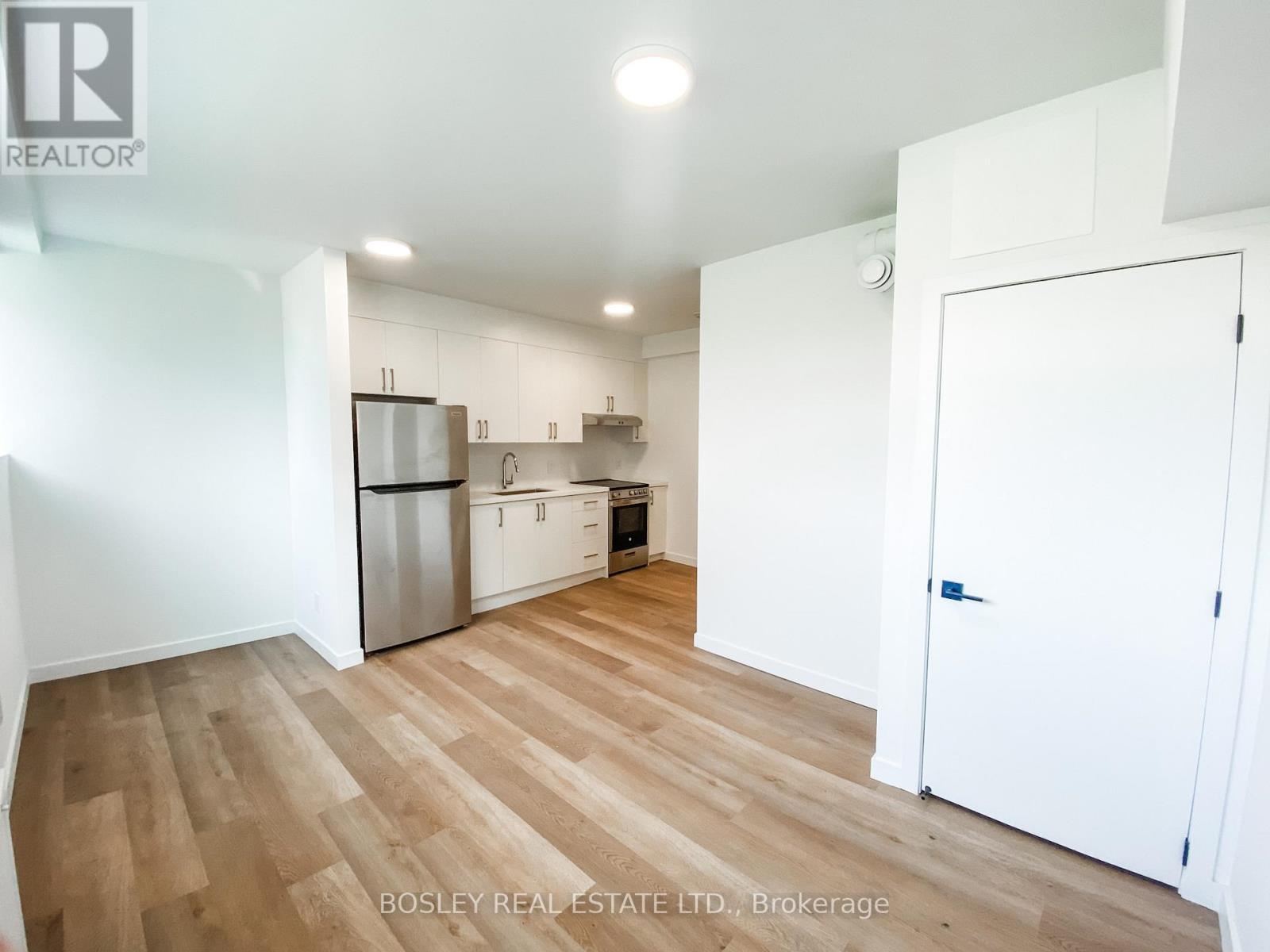 12 - 11 Calvington Drive, Toronto, ON - Indoor Photo Showing Kitchen