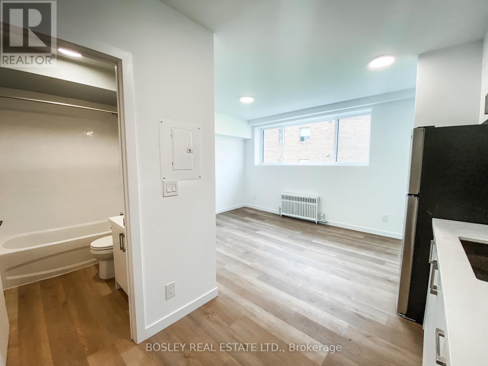 12 - 11 Calvington Drive, Toronto, ON - Indoor