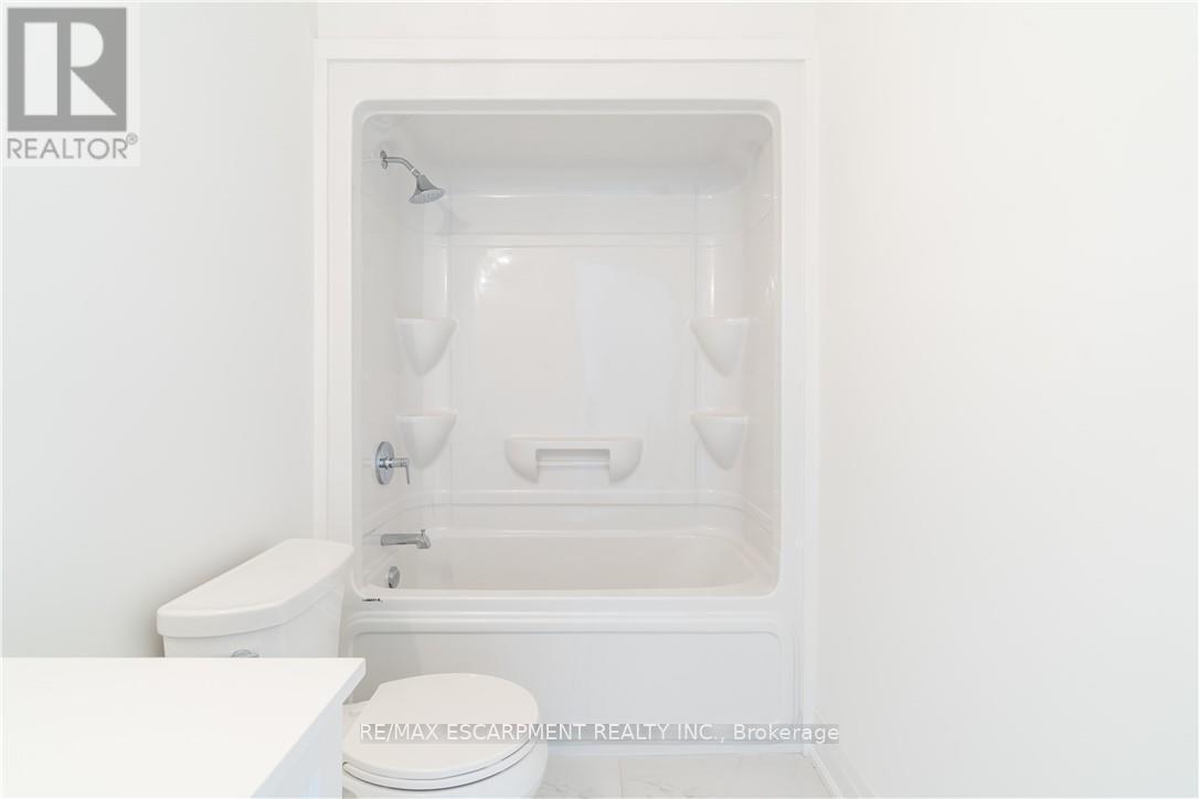 15 Raspberry Lane, Hamilton, ON - Indoor Photo Showing Bathroom