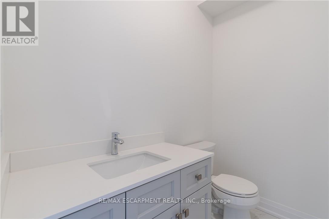 15 Raspberry Lane, Hamilton, ON - Indoor Photo Showing Bathroom