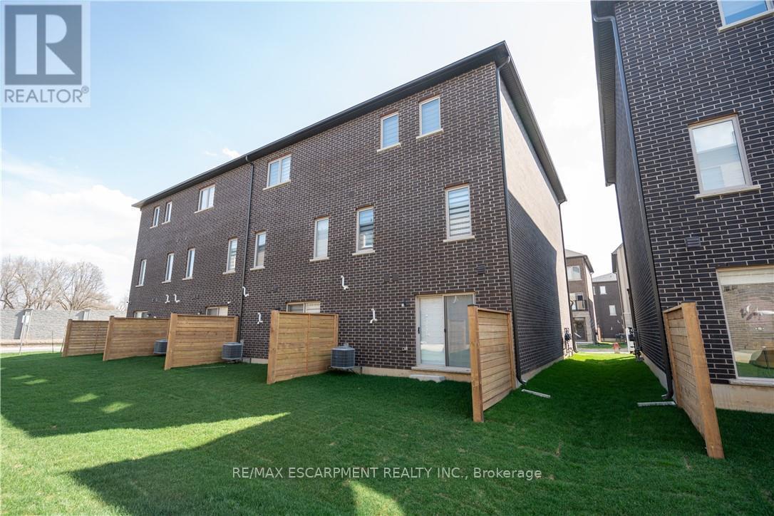 15 Raspberry Lane, Hamilton, ON - Outdoor With Exterior