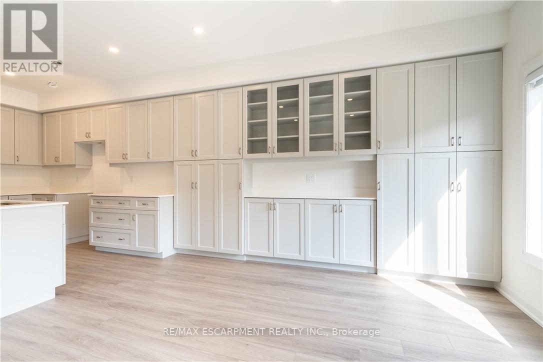 15 Raspberry Lane, Hamilton, ON - Indoor Photo Showing Kitchen