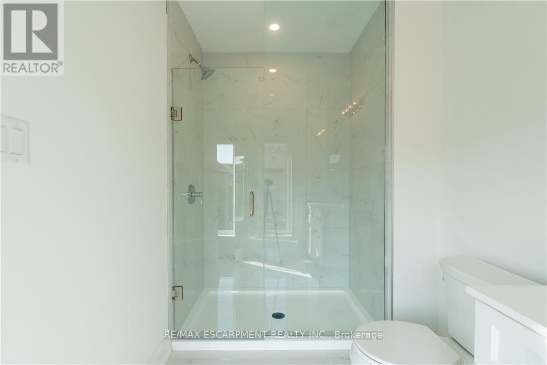 15 Raspberry Lane, Hamilton, ON - Indoor Photo Showing Bathroom