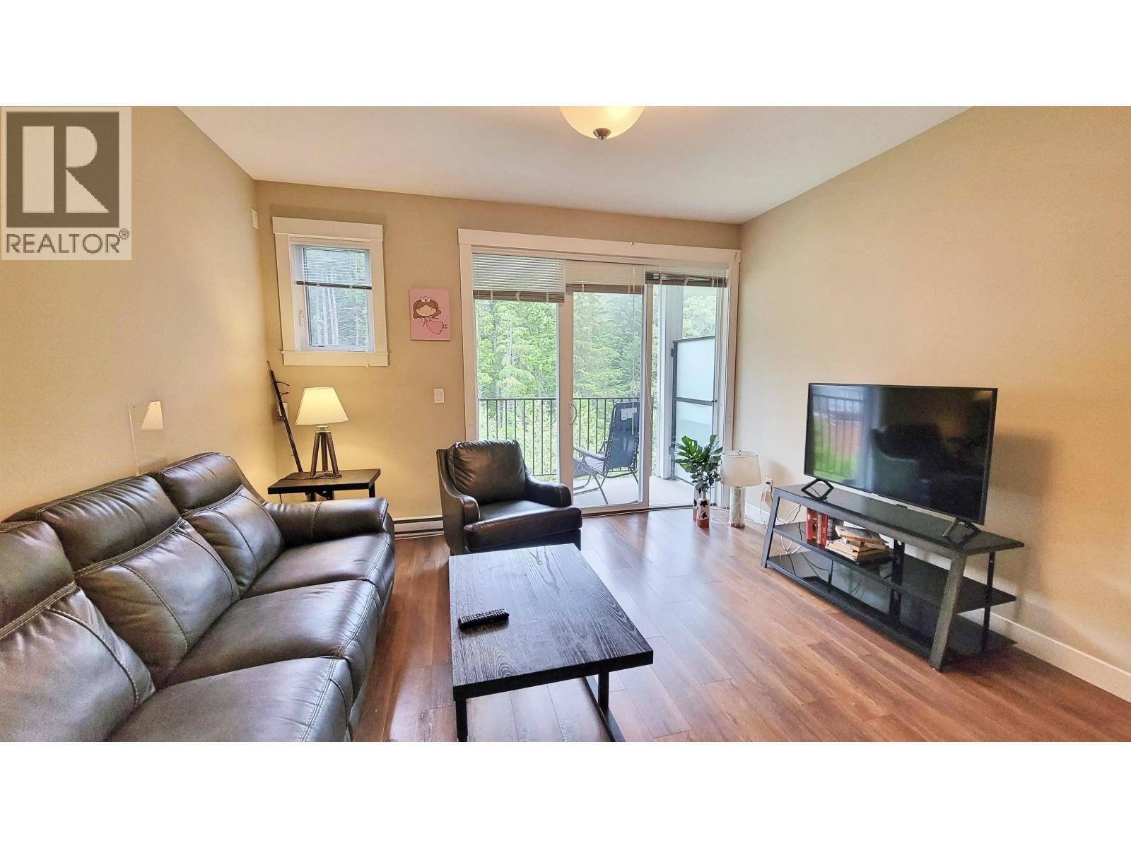 205 110 Baxter Avenue, Kitimat, BC - Indoor Photo Showing Living Room