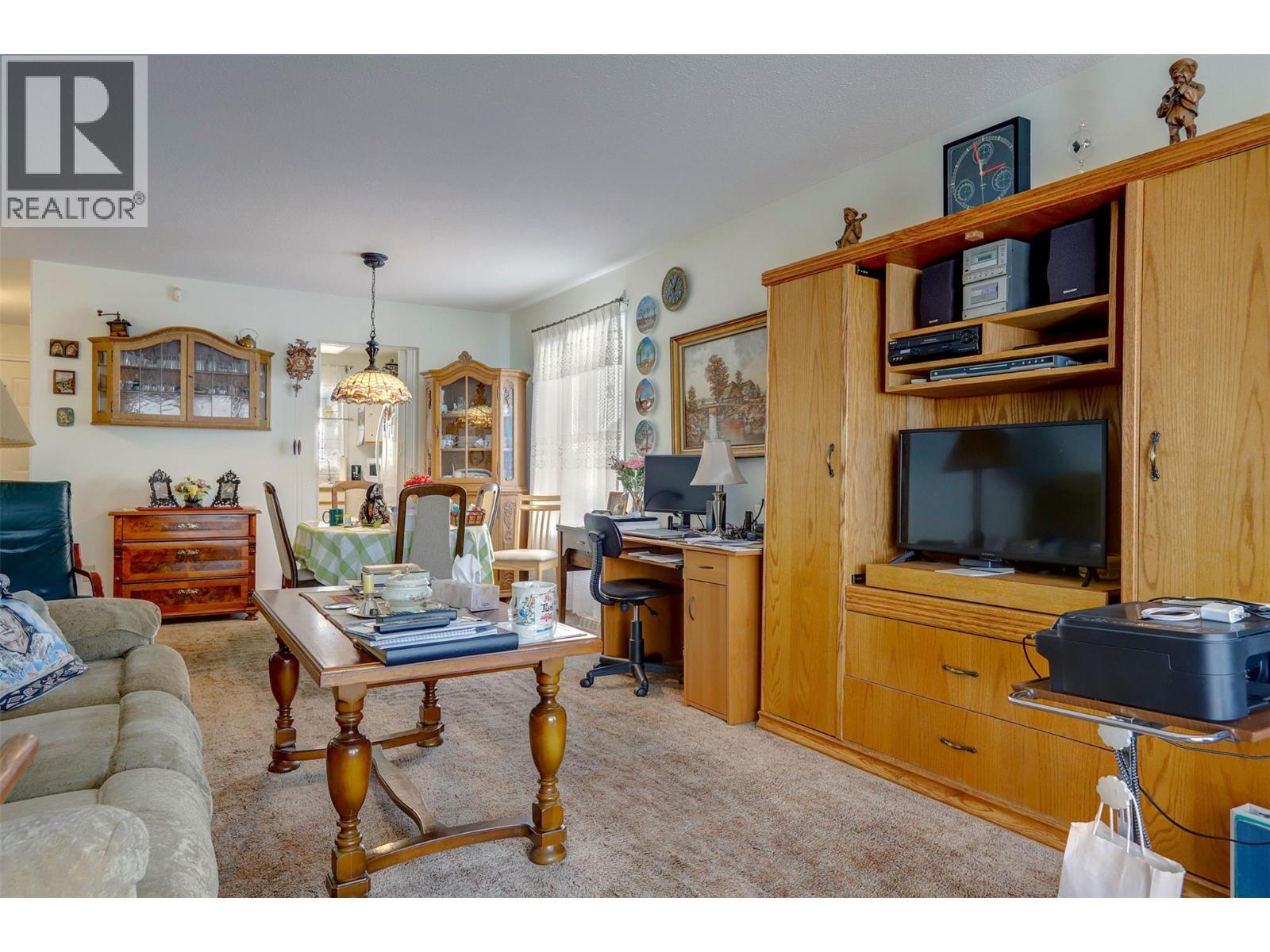 3900 27 Avenue Unit# 19, Vernon, BC - Indoor Photo Showing Living Room