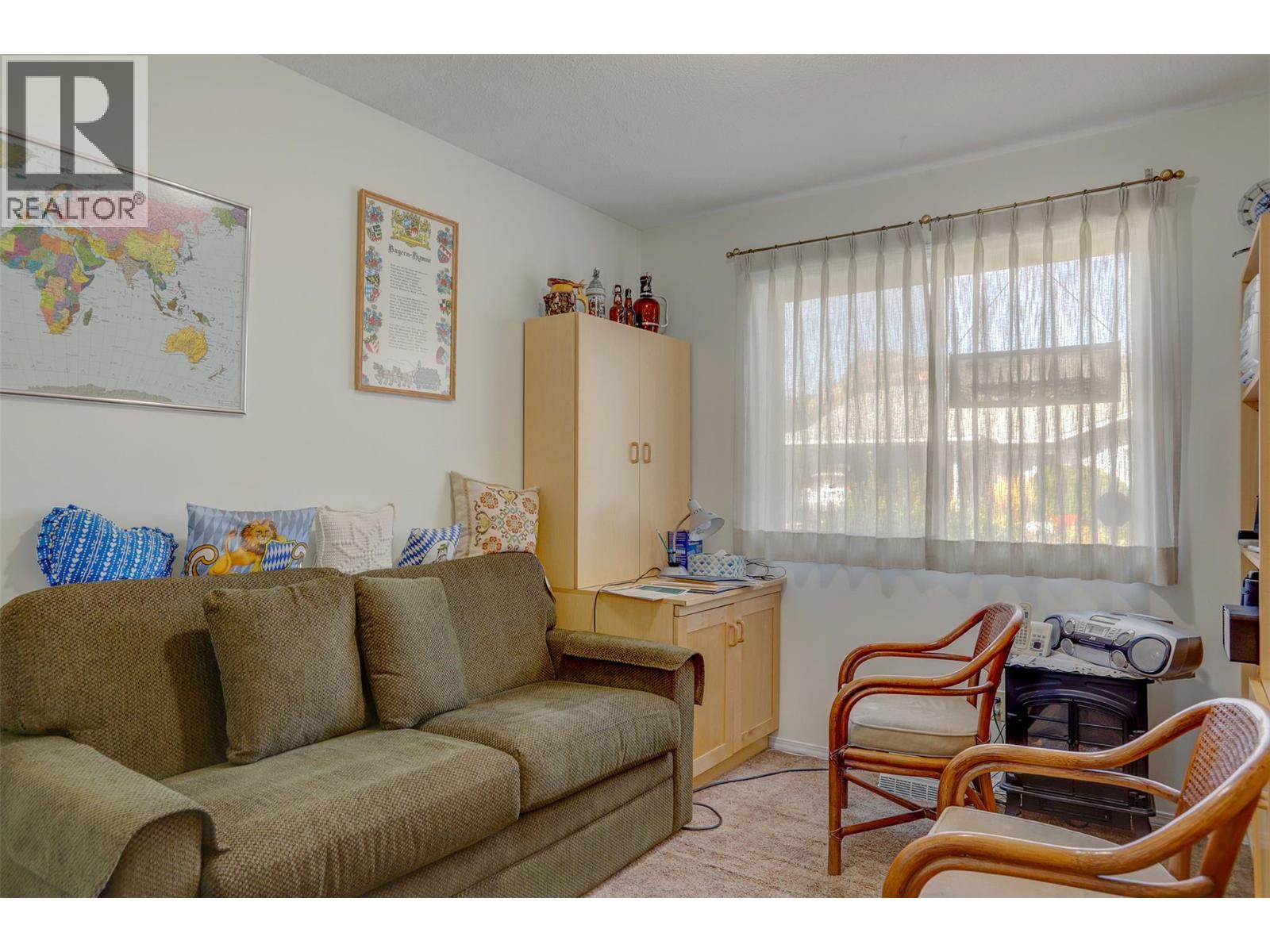 3900 27 Avenue Unit# 19, Vernon, BC - Indoor Photo Showing Living Room