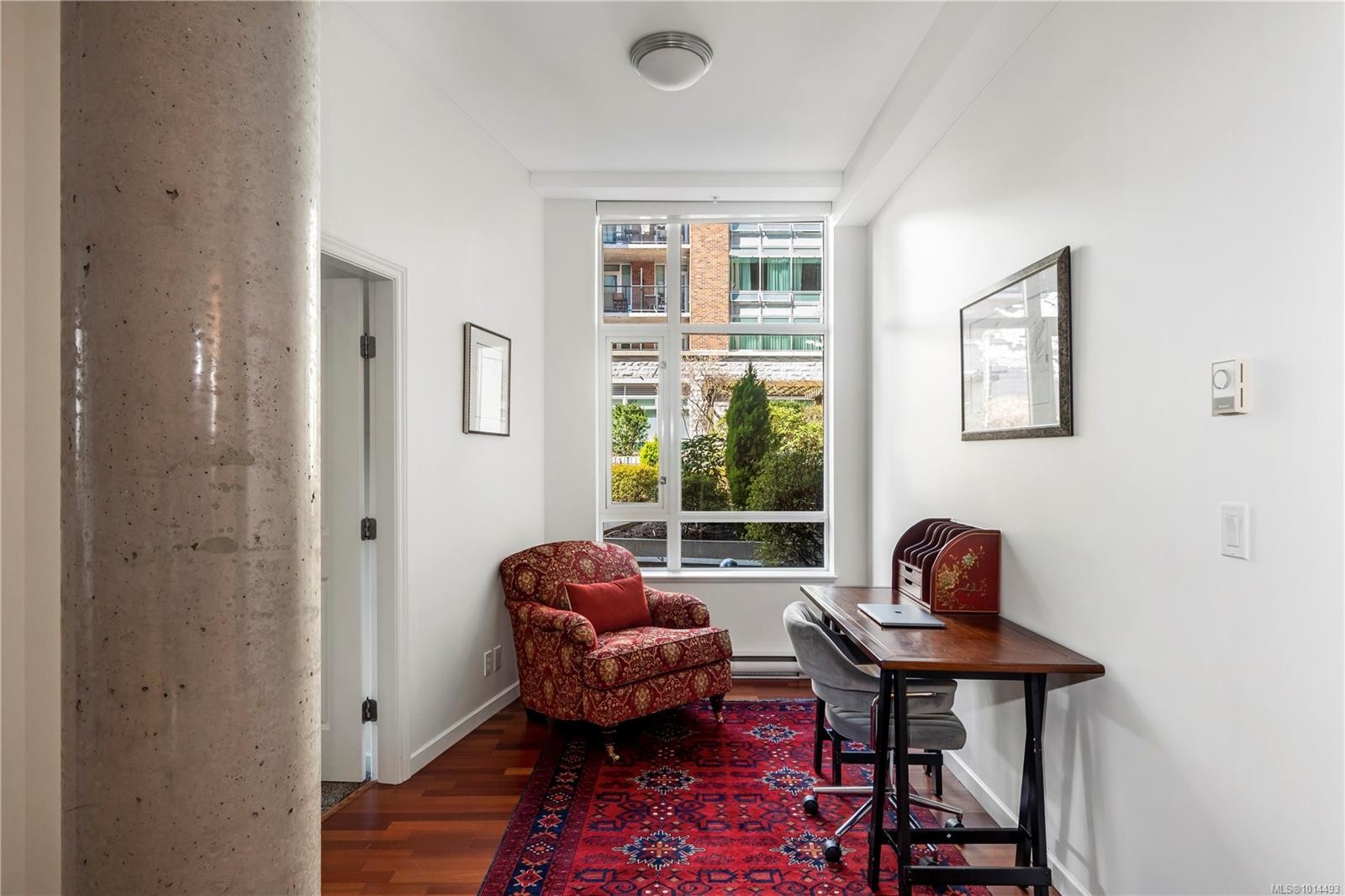 107-827 Fairfield Rd, Victoria, BC - Indoor Photo Showing Other Room