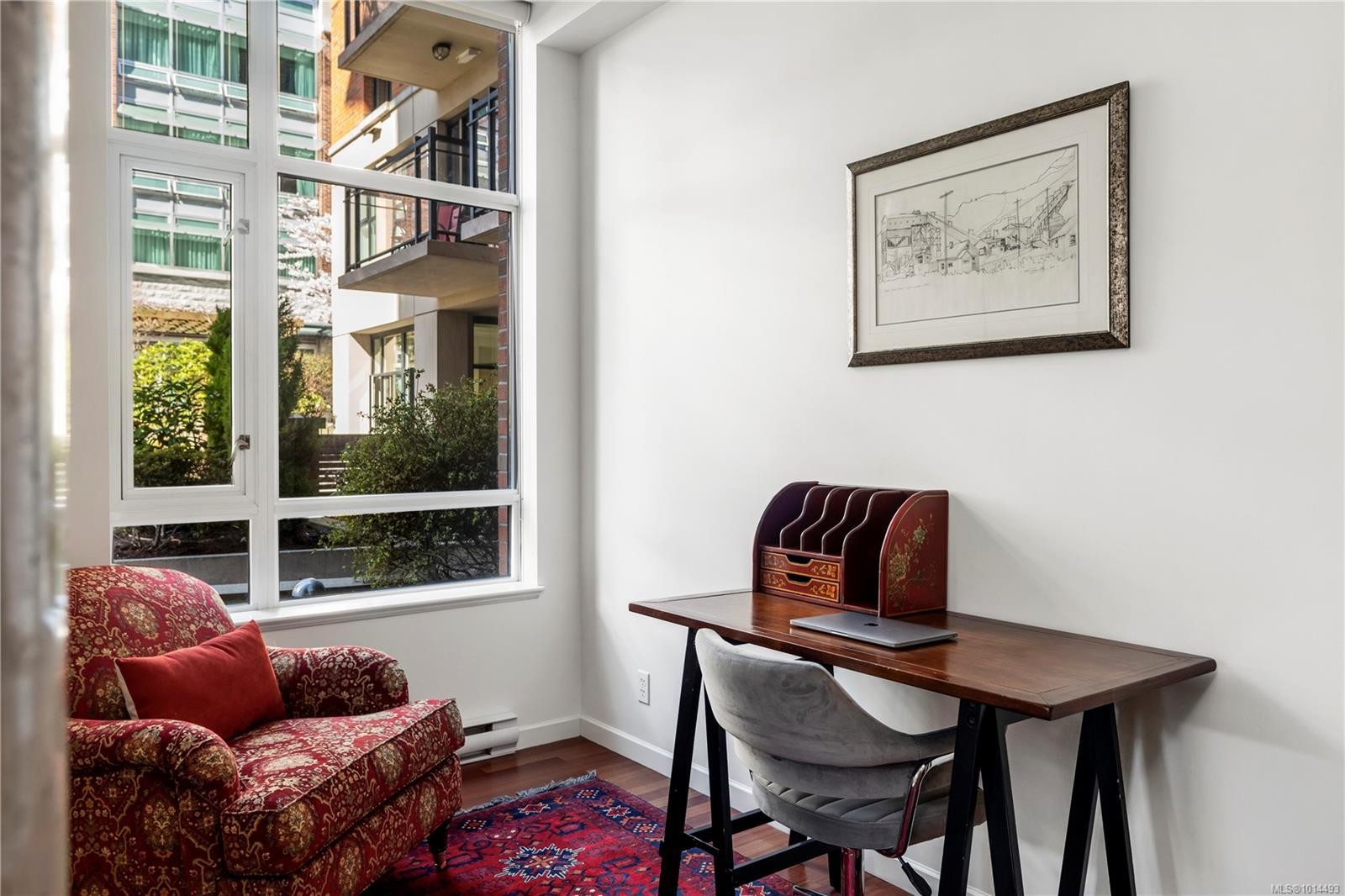 107-827 Fairfield Rd, Victoria, BC - Indoor