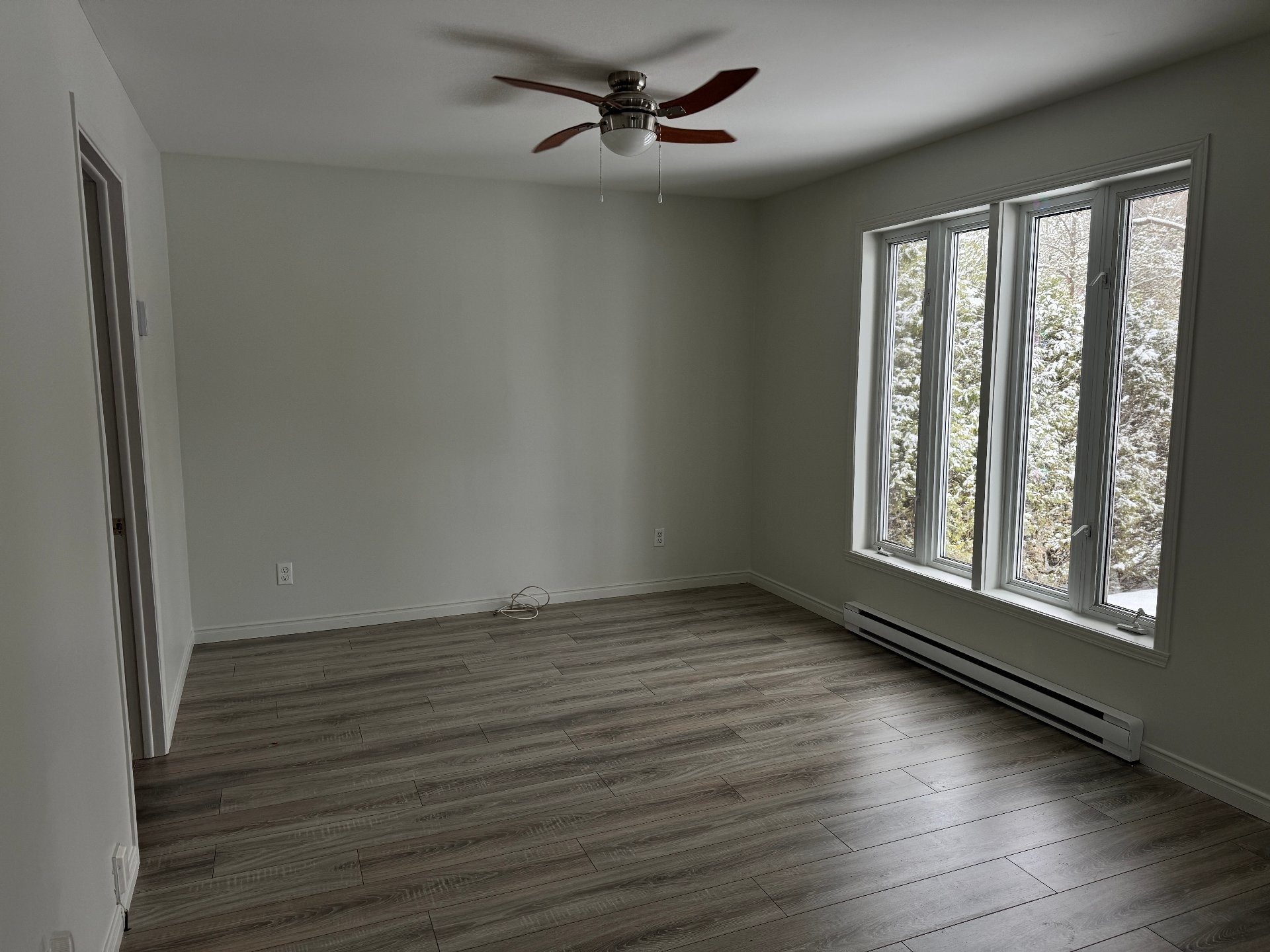 Living Room - 81 21E Avenue, Sainte-Anne-De-Sabrevois, QC - Indoor Photo Showing Other Room