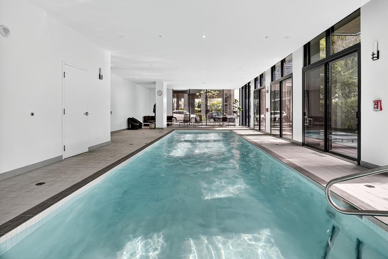 Pool - 603-1228 Rue Des Bassins, Montréal (Le Sud-Ouest), QC - Indoor Photo Showing Other Room With In Ground Pool