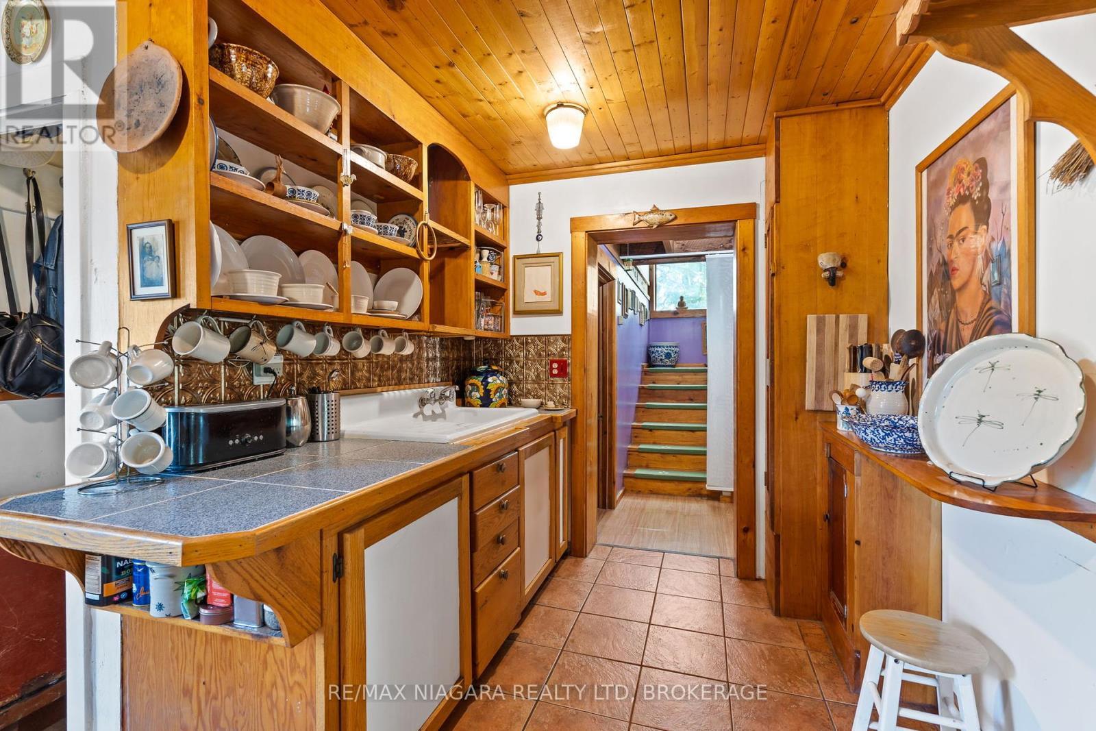 105 Weir Road, Port Colborne (Main Street), ON - Indoor Photo Showing Kitchen