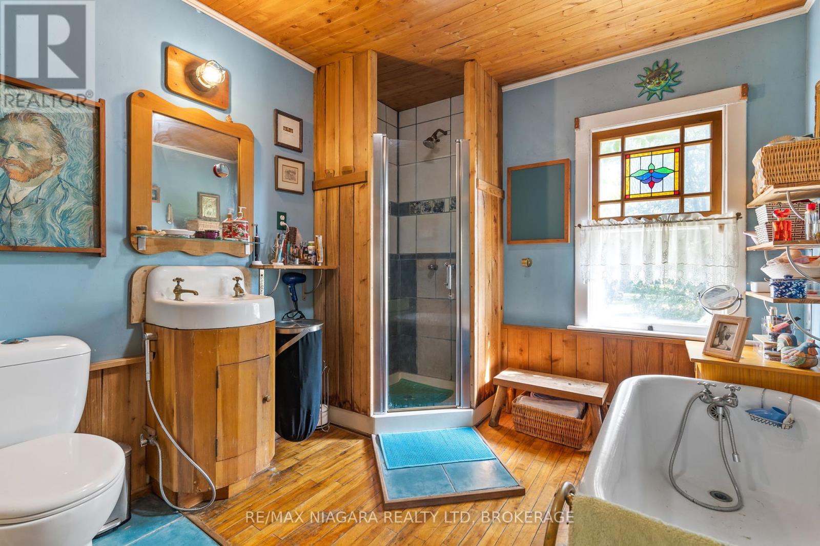 105 Weir Road, Port Colborne (Main Street), ON - Indoor Photo Showing Bathroom